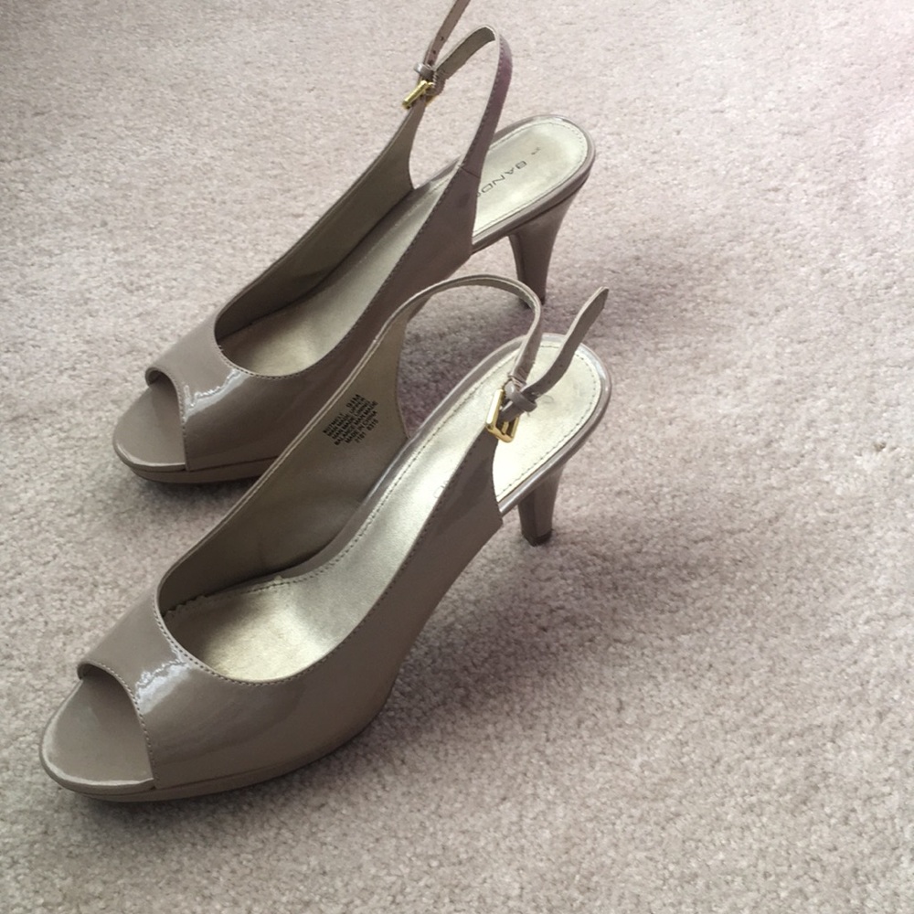 9 1/2 nude Bandolino heels